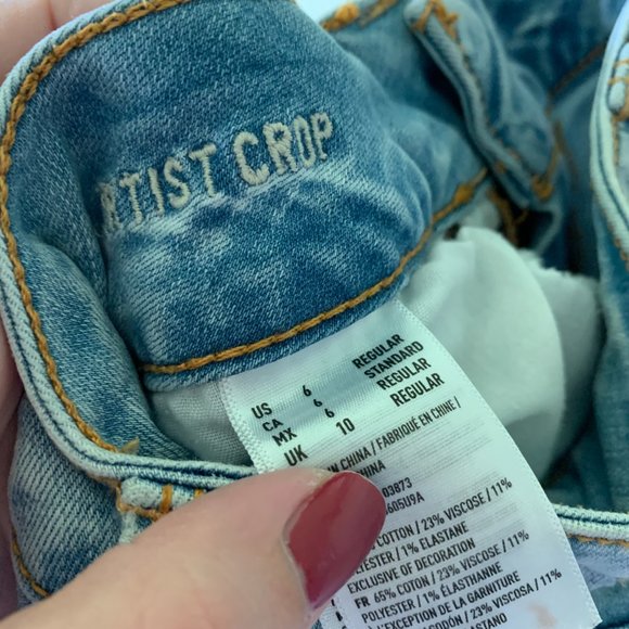 American Eagle Light Wash Artist Crop - Picture 5 of 5